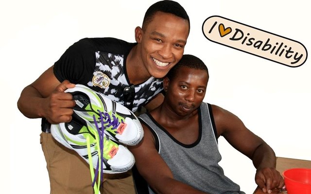 Gansbaai SA celebrities wear their Tekkies 1_1
